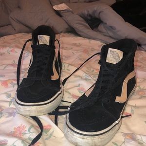 Vans off the wall shoes! Goes to your ankle!